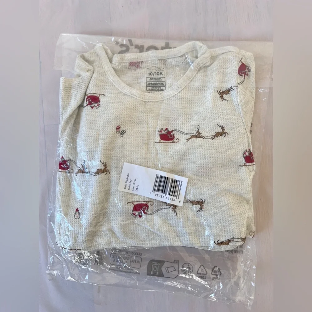 Kids Long Sleeve Pajama Set Cream with Red Sleigh Print size 10